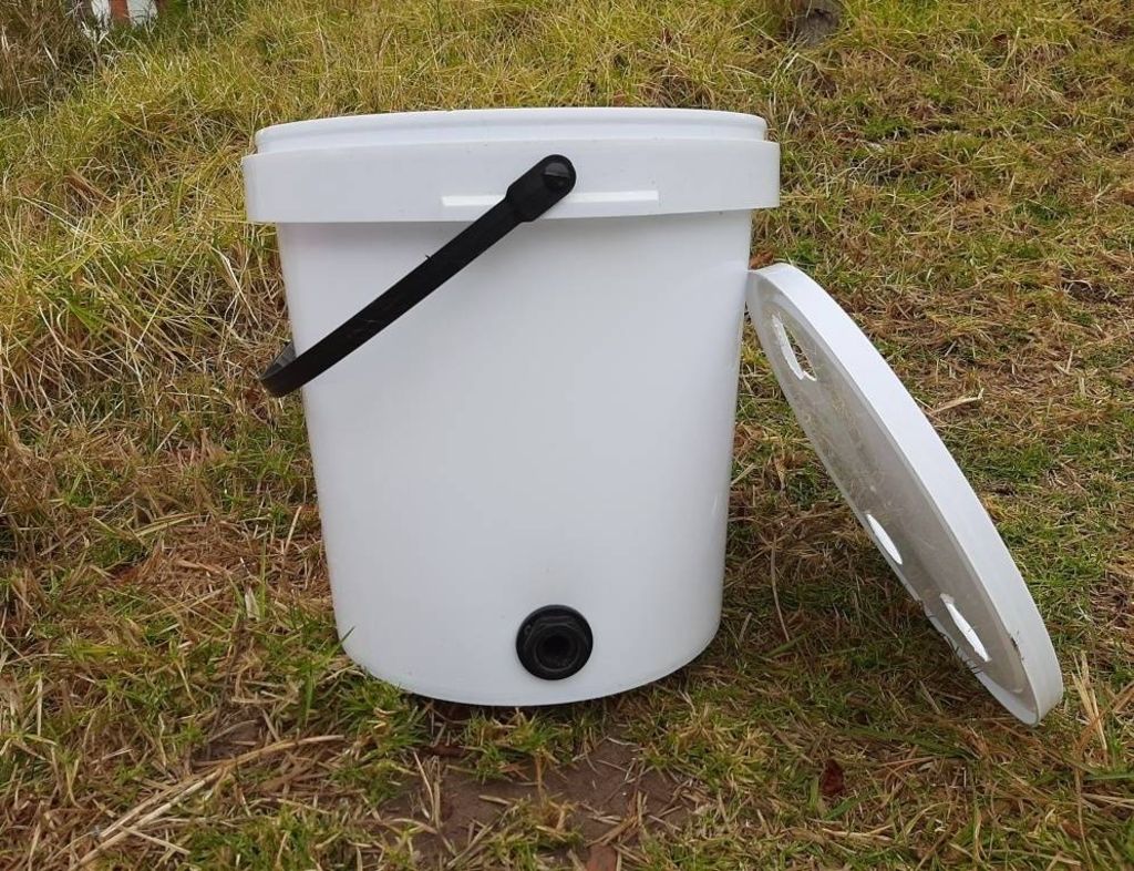 Dutch Bucket with Lid & Outlet Sale Shop Online Aquaculture Innovations